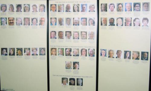 Panel con las fotografías de todos los Fellows nombrados